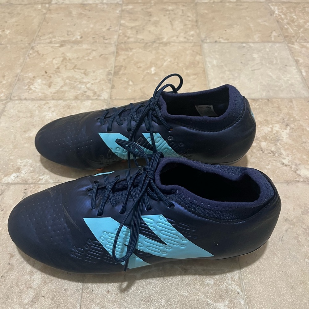 New Balance Tekela Soccer Cleats Size 7 Mens Wide